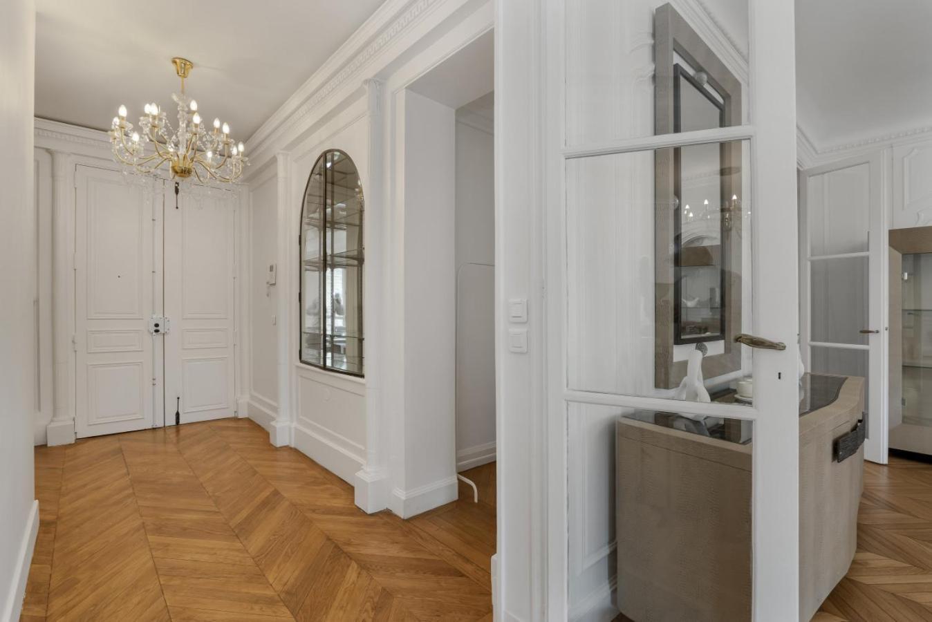 Luxury 5 Bed - Opposite Arc De Triomphe *