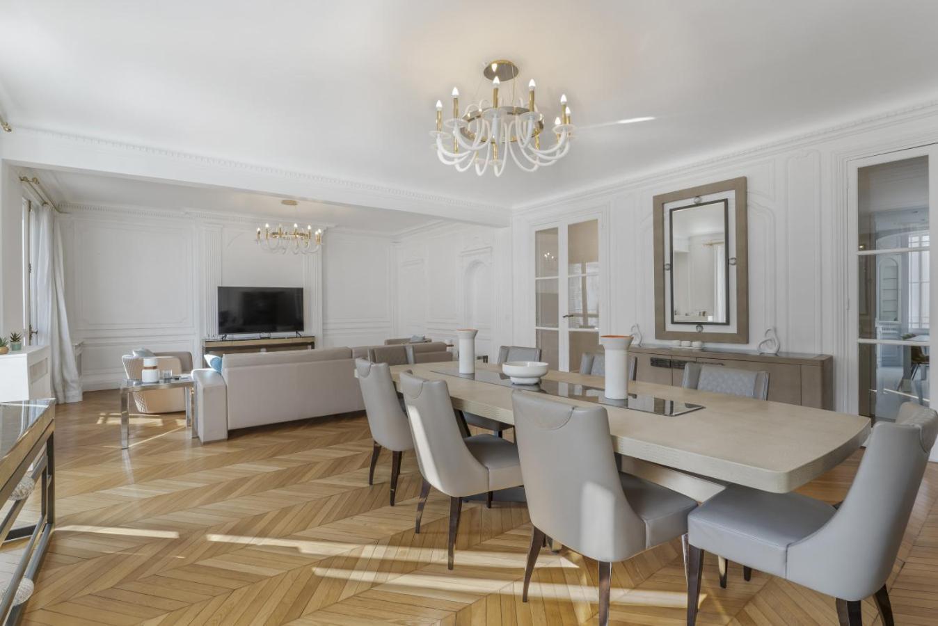 Luxury 5 Bed - Opposite Arc De Triomphe *